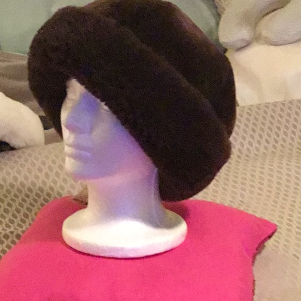 Overland Sheepskin hat, medium.